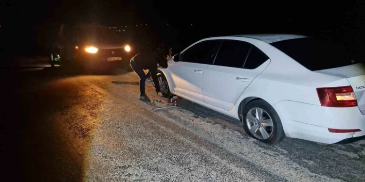 Çorum’da çukurlara giren araçların lastiği patladı