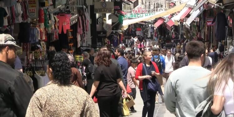 Emekli bayramda evinde geçmişi özleyecek