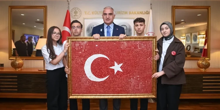 Bakan Ersoy 19 Mayıs’ta genç sanatçıları ağırladı