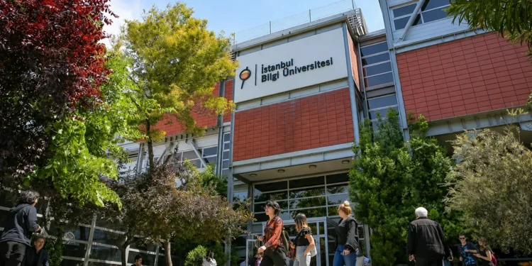 Başkan Erdoğan takdir yetkisini kullandı! İstanbul Bilgi Üniversitesi yeniden açıldı