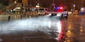 İzmir’de hayatın felç olmasına 20 dakika yetti