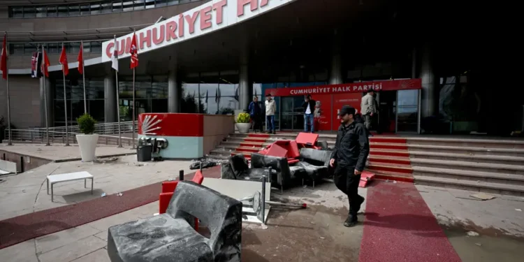 CHP’de tahliye krizi. Genel merkez savaş alanına döndü, başsavcılık soruşturma başlattı