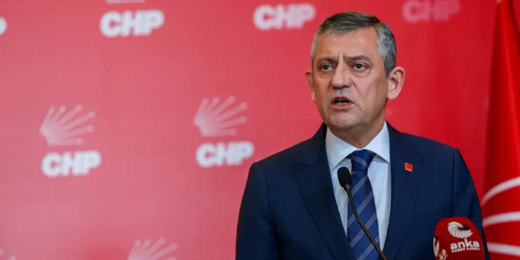CHP Genel Merkezi’nde tahliye gerginliği. Özgür Özel: Buradan çıkmayacağız