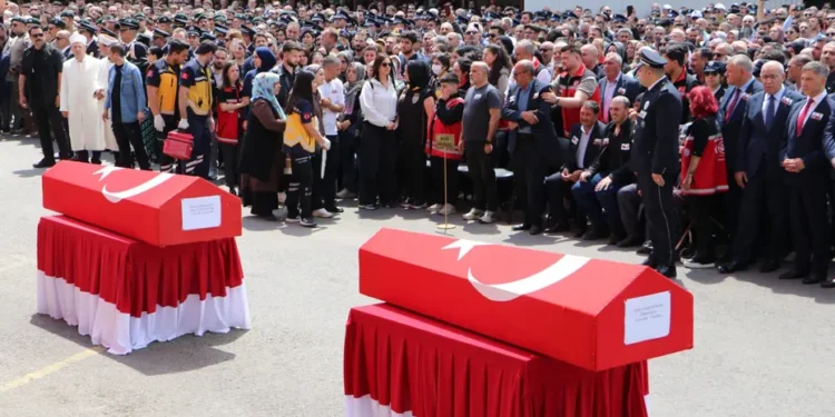 Şehit polisin cenazesinde fenalaşan kişi hayatını kaybetti