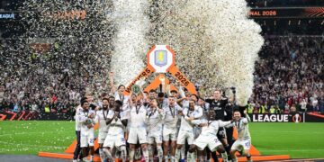 Aston Villa kupasını aldı