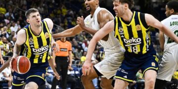 Fenerbahçe seride avantajı kaptı
