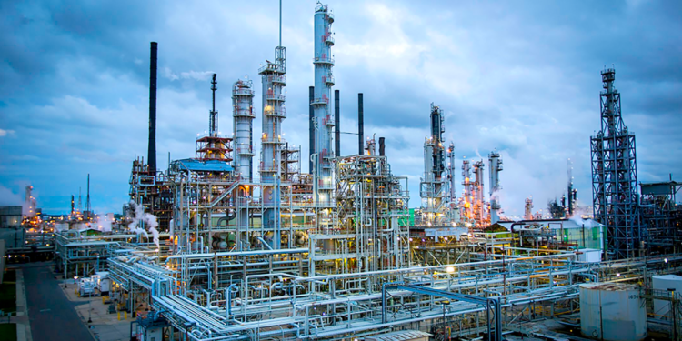 Petrol devi kovulduğu ülkeye 20 yıl sonra geri dönüyor