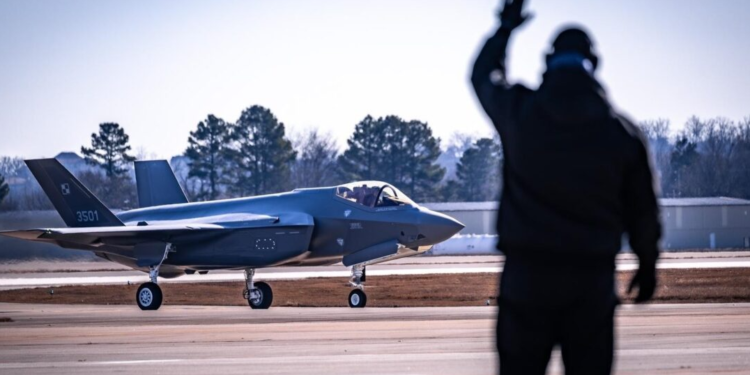 Bir NATO ülkesi daha sıfır kilometre F-35’e kavuştu: Sevinçten havalara uçtular