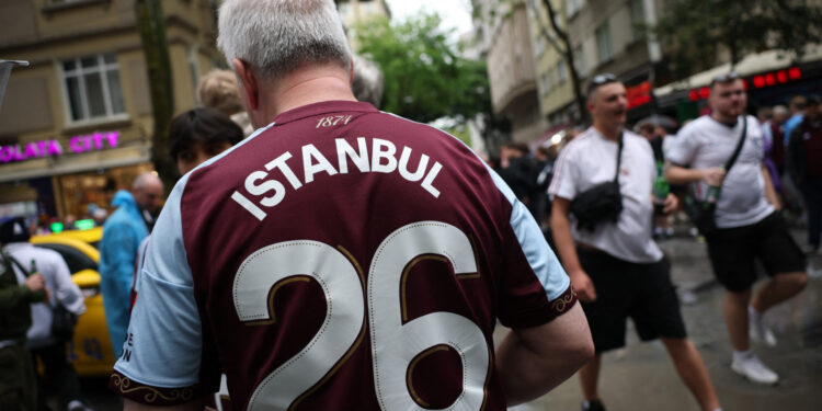 Aston Villa ve Freiburg taraftarı Beşiktaş Park’a geldi