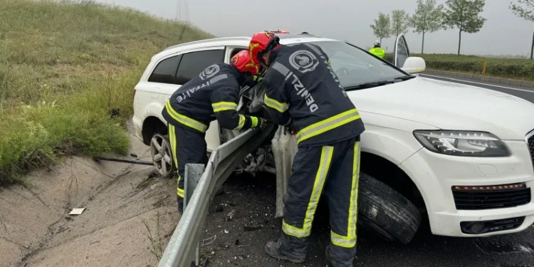 Bariyere saplanan otomobilin sürücüsü hayatını kaybetti