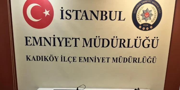 Kadıköy’de narkotik operasyonu: İş yerindeki gizli bölmeden uyuşturucu çıktı