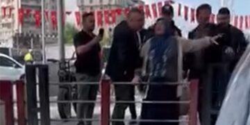 ‘Biz açız’ feryadı bayramlaşmaya damga vurdu