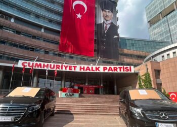 ‘Uzlaşı’ açıklaması sonrası Kılıçdaroğlu 2 aracı satışa çıkardı!
