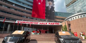 ‘Uzlaşı’ açıklaması sonrası Kılıçdaroğlu 2 aracı satışa çıkardı!