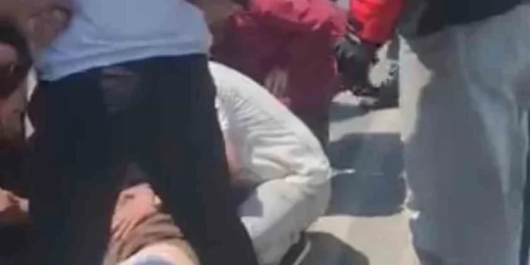 Fatih’te İETT otobüsüne çarpan skuter sürücüsü ağır yaralandı