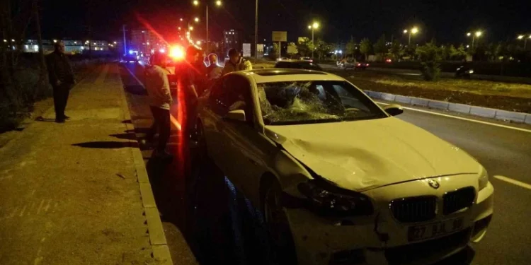 Kilis’te motosiklet ile otomobil çarpıştı: İki kişi yaralandı