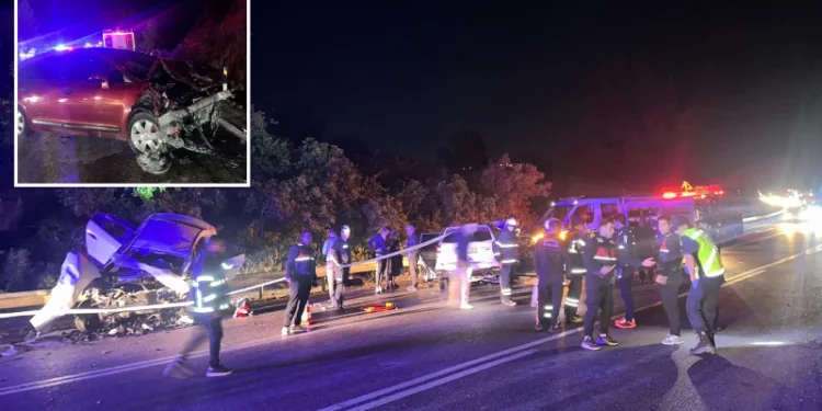 Burdur’da 4 aracın karıştığı kazada 4 kişi hayatını kaybetti