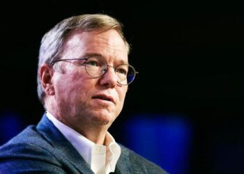 Eski Google CEO’su yaptığı açıklamalar yüzünden yuhalandı