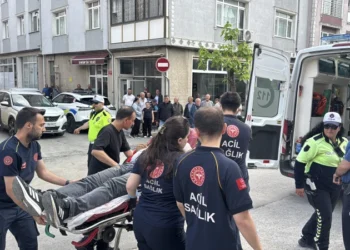 Edirne’de panelvan park halindeki 5 araca çarptı: İki kişi yaralandı