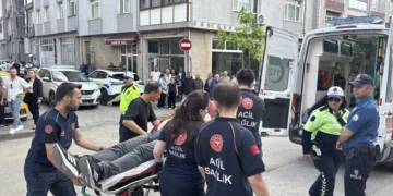 Edirne’de panelvan park halindeki 5 araca çarptı: İki kişi yaralandı
