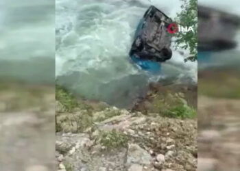 Giresun’da kontrolden çıkan otomobil dereye devrildi: Karı-koca hayatını kaybetti