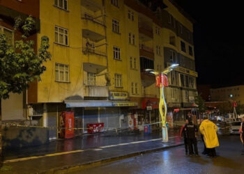 Hakkari’de çökme riski bulunan 6 bina tedbir amaçlı tahliye edildi