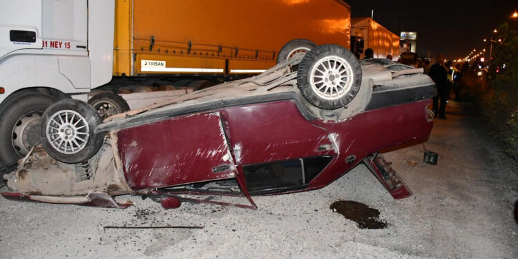 Hatay’da otomobil takla attı: 1’i ağır 3 yaralı