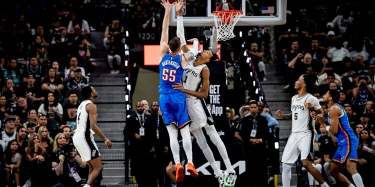 San Antonio Spurs seriyi eşitledi