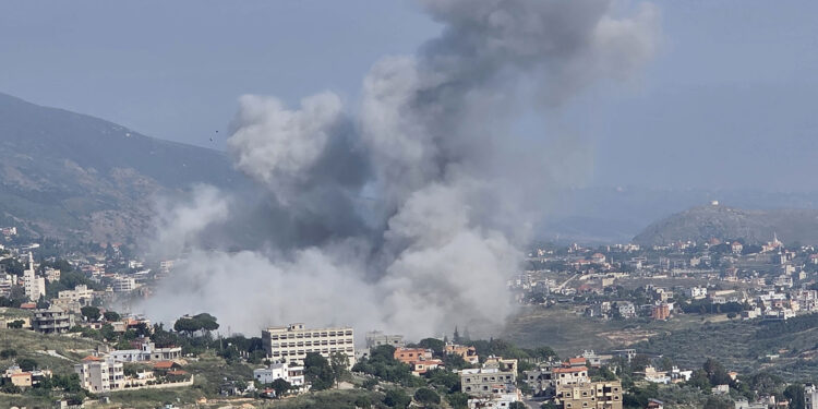 İsrail ordusu, Lübnan’ın Sur kentine yönelik hava saldırıları başlattı