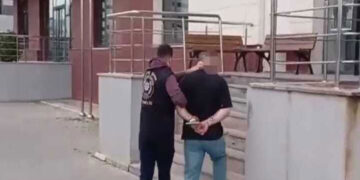 İzmir’de aranan şüphelilere şafak operasyonu: 157 gözaltı