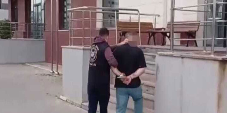 İzmir’de aranan şüphelilere şafak operasyonu: 157 gözaltı