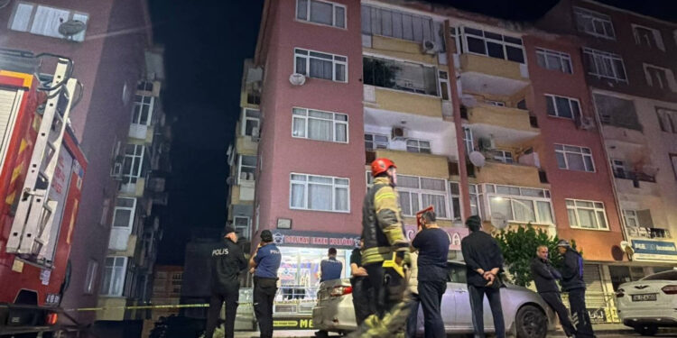 Kocaeli’de 7 katlı bina tedbiren boşaltıldı