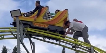 Lunaparktaki bayram eğlencesi kabusa döndü: Metrelerce yüksekte baş aşağı asılı kaldılar