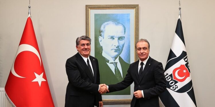 Beşiktaş’tan teknik direktör açıklaması! Futbol Direktörü Önder Özen isim vererek konuştu