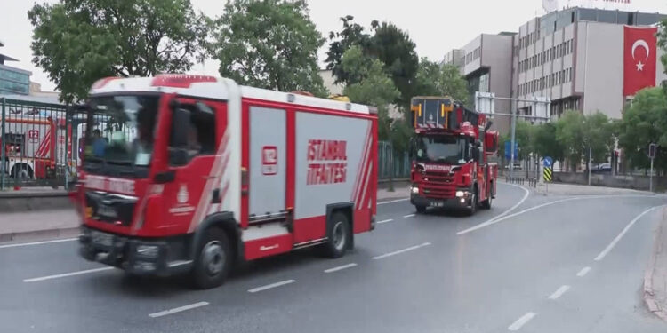 Şişli’de hastanenin yoğun bakım ünitesinde yangın paniği: Hastalar tahliye edildi