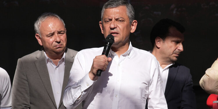 Özgür Özel’den yeni parti kuracakları iddialarına cevap