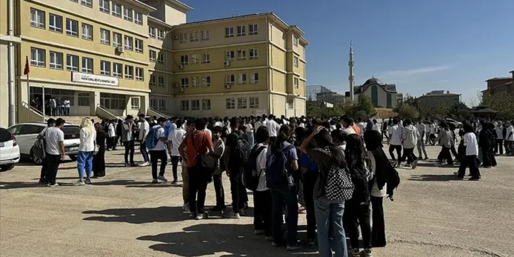 Malatya’da okullar tatil oldu mu, yarın tatil edilecek mi? Depremin ardından Vali Yavuz açıkladı