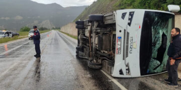 Tokat’ta cenaze dönüşü minibüs devrildi: Çok sayıda yaralı var