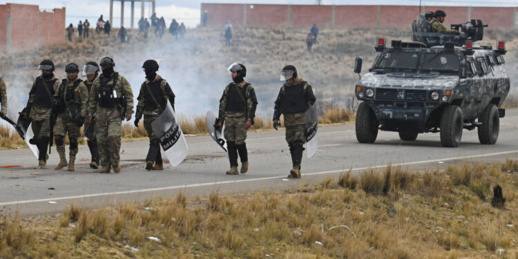 Ülke yangın yerine döndü: Devlet başkanının istifası talebiyle başlayan protestolar sürüyor