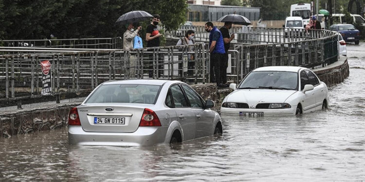 Sıcaklıklar 7 derece birden düşecek! İstanbul, Ankara, Edirne, Antalya dahil 50 il için yağış alarmı!