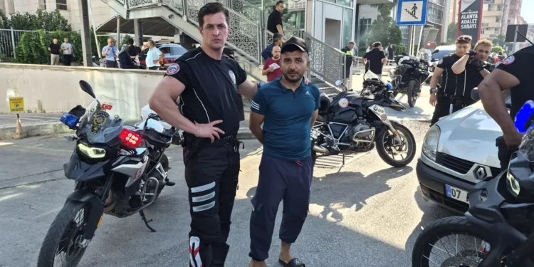 Alanya’da polisin ‘dur’ ihtarına uymayan sürücüye 500 bin lira ceza uygulandı