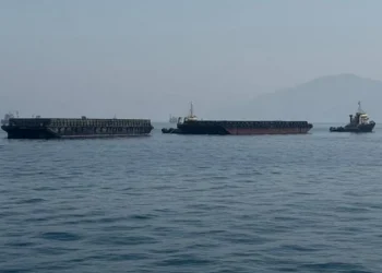 İran Hürmüz Boğazı’nı her türlü gemi geçişine kapattı