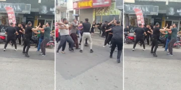 Cadde ortasında esnaf ile vatandaşlar arasında kavga: Polis dahil beş yaralı