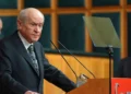 Bahçeli’den Özgür Özel’e gönderme: Ergen devrimci