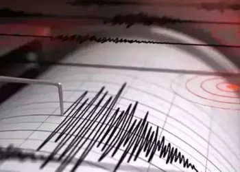 Peş peşe depremler Yunanistan’ı sarstı: Çok sayıda ev hasar gördü