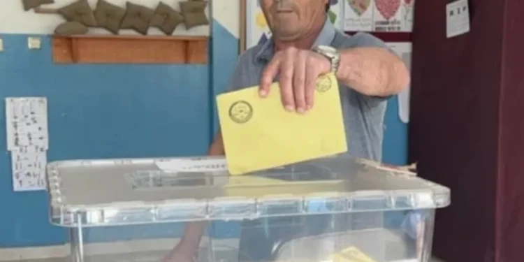 Üç ilde belde seçimleri için oy verme işlemi başladı