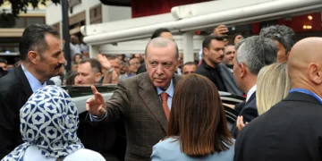 Başkan Erdoğan, bir kafede vatandaşlarla sohbet etti