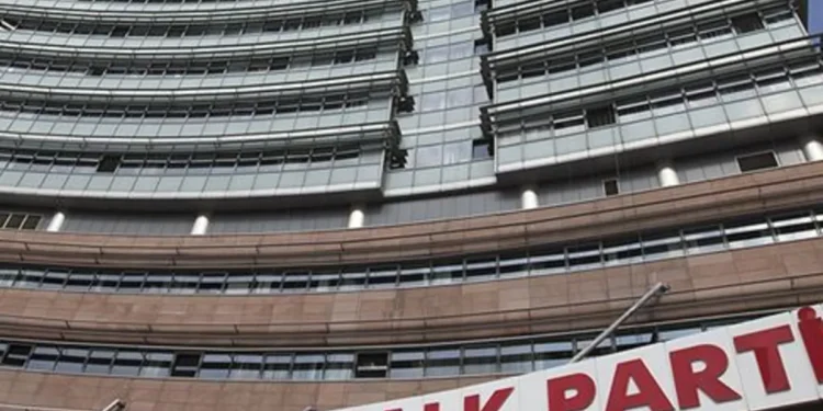 CHP kulisi çalkalanıyor: Köprüler tamamen atıldı