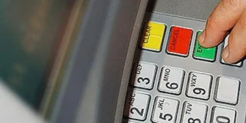 ATM’den geçen sahte dolar üretmişler! Polisten çeteye operasyon