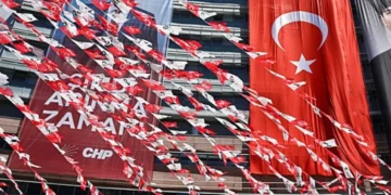 CHP’de taht kavgası kızıştı: Genel merkezde kritik trafik